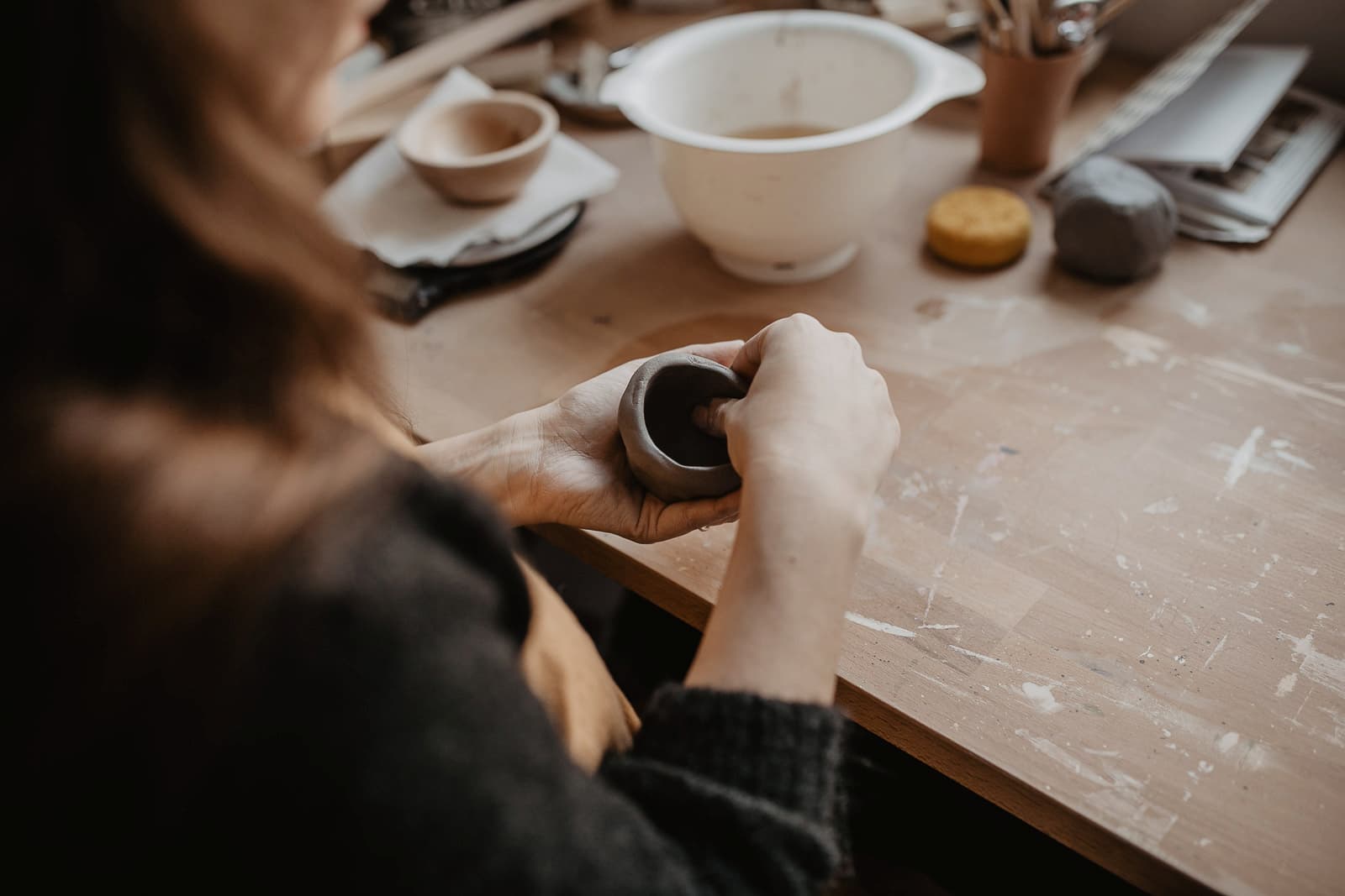 Elisabetta Lombardo working with clay