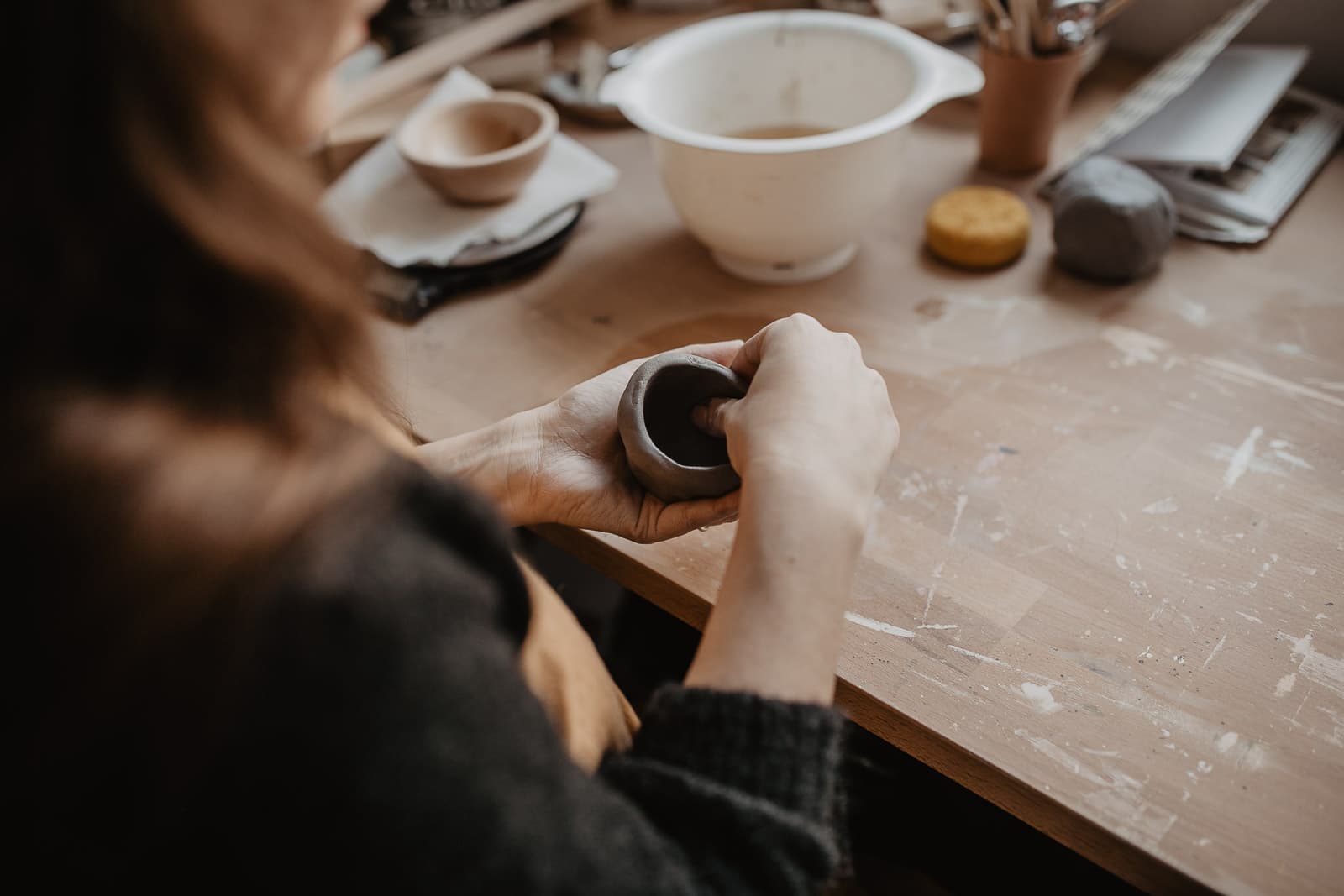 Elisabetta Lombardo working with clay